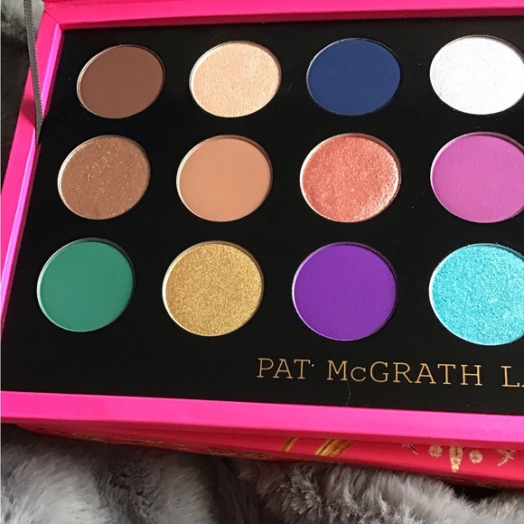 Pat McGrath Holidays MTHRSHP MEGA Celestial Nirvana Eyeshadow Palette New In Box - Picture 3 of 4